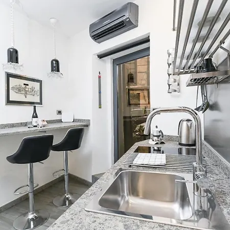 The Essential Trastevere Design Rom